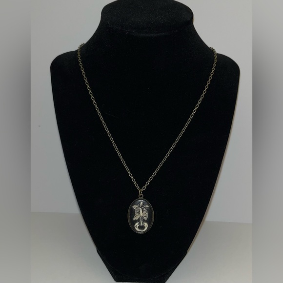 Necklace - Picture 5 of 8